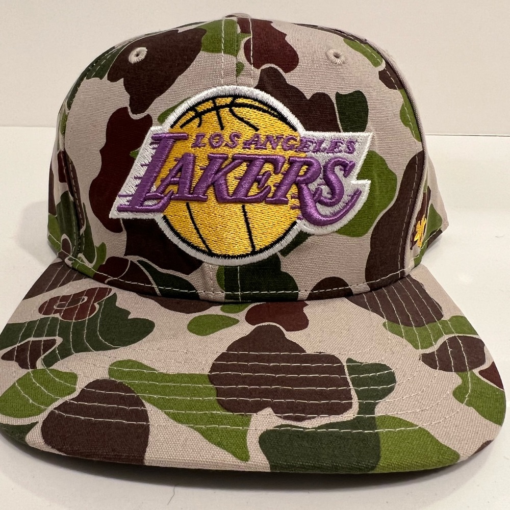 47’ Brand Snap Back (Los Angeles Lakers) OSFA - Picture 1 of 7